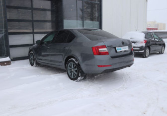 Подержанный автомобиль Skoda Octavia Liftback 2014 года (3 фото)
