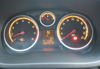 Подержанный автомобиль Opel Corsa 2010 года (16 фото)