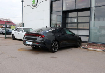 Подержанный автомобиль Kia K5 2021 года (5 фото)