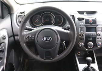 Подержанный автомобиль Kia Cerato Sedan 2010 года (15 фото)