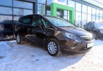 Подержанный автомобиль Opel Zafira Compactvan 2015 года (7 фото)