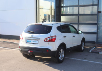 Подержанный автомобиль Nissan Qashqai 2013 года (5 фото)