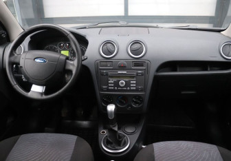 Подержанный автомобиль Ford Fusion 2007 года (14 фото)