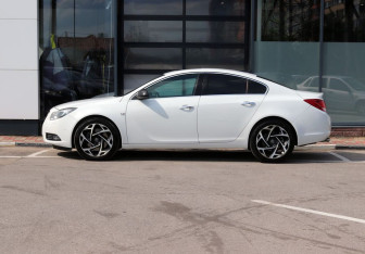 Подержанный автомобиль Opel Insignia Sedan 2013 года (4 фото)