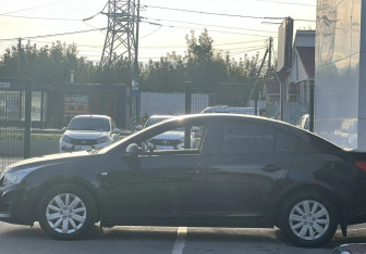 Подержанный автомобиль Chevrolet Cruze Sedan 2013 года (2 фото)