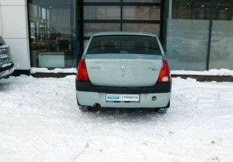 Подержанный автомобиль Renault Logan Sedan 2005 года (4 фото)