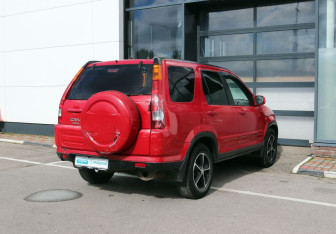Подержанный автомобиль Honda CR-V 2003 года (5 фото)