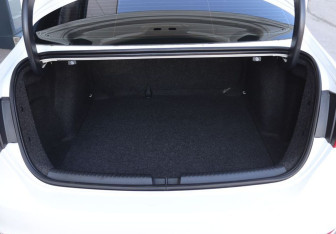 Подержанный автомобиль Volkswagen Jetta Sedan 2012 года (9 фото)