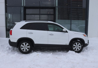Подержанный автомобиль Kia Sorento 2010 года (6 фото)