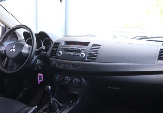 Подержанный автомобиль Mitsubishi Lancer Sedan 2007 года (13 фото)