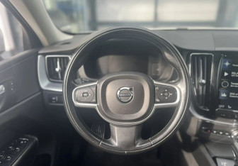 Подержанный автомобиль Volvo XC60 2018 года (15 фото)