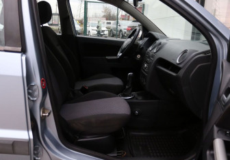 Подержанный автомобиль Ford Fusion 2007 года (12 фото)