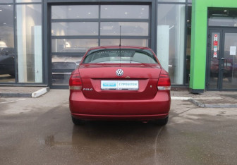 Подержанный автомобиль Volkswagen Polo Sedan 2012 года (4 фото)