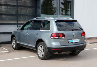 Подержанный автомобиль Volkswagen Touareg 2008 года (5 фото)