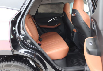 Подержанный автомобиль Omoda C5 2024 года (11 фото)