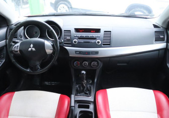 Подержанный автомобиль Mitsubishi Lancer Sedan 2008 года (13 фото)