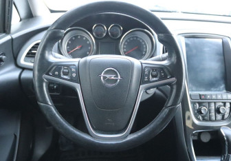 Подержанный автомобиль Opel Astra Hatchback 2013 года (15 фото)