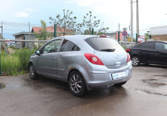 Подержанный автомобиль Opel Corsa 2006 года (3 фото)