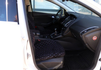 Подержанный автомобиль Ford Focus Hatchback 2012 года (10 фото)