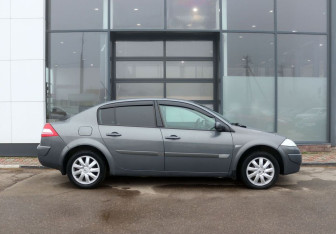 Подержанный автомобиль Renault Megane Sedan 2006 года (6 фото)