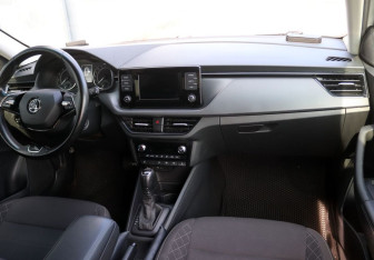 Подержанный автомобиль Skoda Rapid Liftback 2020 года (13 фото)