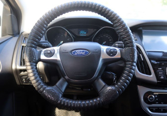 Подержанный автомобиль Ford Focus Hatchback 2013 года (10 фото)