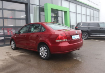 Подержанный автомобиль Volkswagen Polo Sedan 2012 года (3 фото)