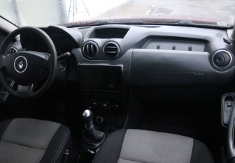 Подержанный автомобиль Renault Duster 2012 года (14 фото)
