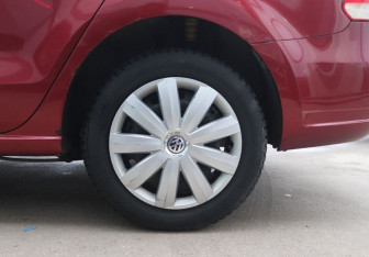 Подержанный автомобиль Volkswagen Polo Sedan 2012 года (11 фото)