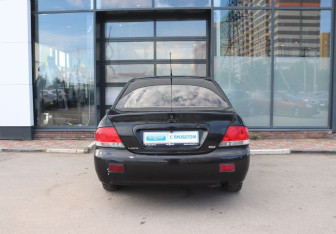 Подержанный автомобиль Mitsubishi Lancer Sedan 2004 года (4 фото)