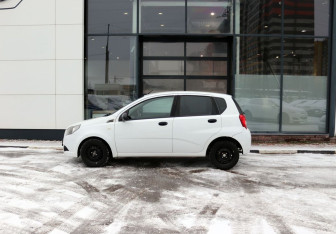 Подержанный автомобиль Chevrolet Aveo Hatchback 2010 года (2 фото)