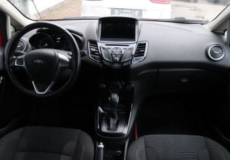 Подержанный автомобиль Ford Fiesta Hatchback 2016 года (15 фото)