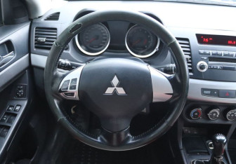 Подержанный автомобиль Mitsubishi Lancer Sedan 2008 года (14 фото)