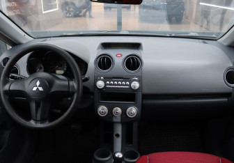 Подержанный автомобиль Mitsubishi Colt Hatchback 2008 года (15 фото)
