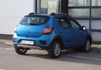 Подержанный автомобиль Renault Sandero 2018 года (5 фото)
