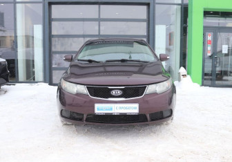 Подержанный автомобиль Kia Cerato Sedan 2010 года (8 фото)