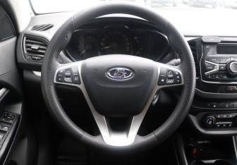 Подержанный автомобиль LADA (ВАЗ) Vesta Sedan 2019 года (16 фото)