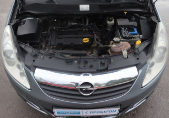Подержанный автомобиль Opel Corsa 2006 года (9 фото)