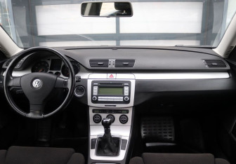 Подержанный автомобиль Volkswagen Passat Sedan 2008 года (15 фото)