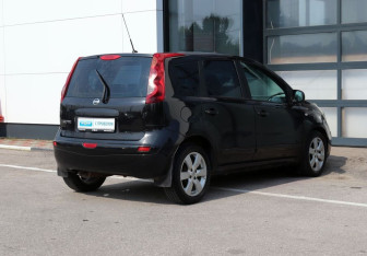 Подержанный автомобиль Nissan Note 2007 года (8 фото)