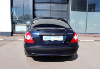 Подержанный автомобиль Hyundai Elantra Sedan 2006 года (6 фото)