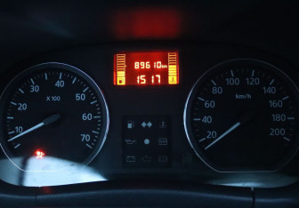 Подержанный автомобиль Nissan Terrano 2015 года (17 фото)