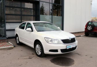 Подержанный автомобиль Skoda Octavia Liftback 2011 года (7 фото)