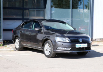 Подержанный автомобиль Volkswagen Passat Sedan 2011 года (2 фото)