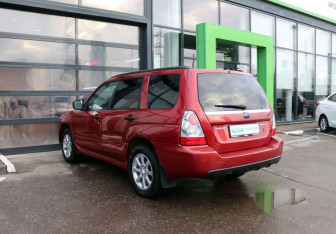 Подержанный автомобиль Subaru Forester Suv 2006 года (3 фото)
