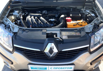Подержанный автомобиль Renault Sandero 2017 года (16 фото)