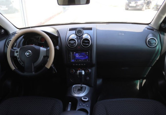 Подержанный автомобиль Nissan Qashqai 2008 года (14 фото)