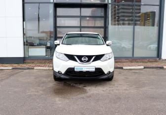 Подержанный автомобиль Nissan Qashqai 2017 года (8 фото)