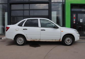 Подержанный автомобиль LADA (ВАЗ) Granta Sedan 2014 года (6 фото)
