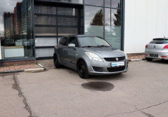 Подержанный автомобиль Suzuki Swift Hatchback 2011 года (7 фото)